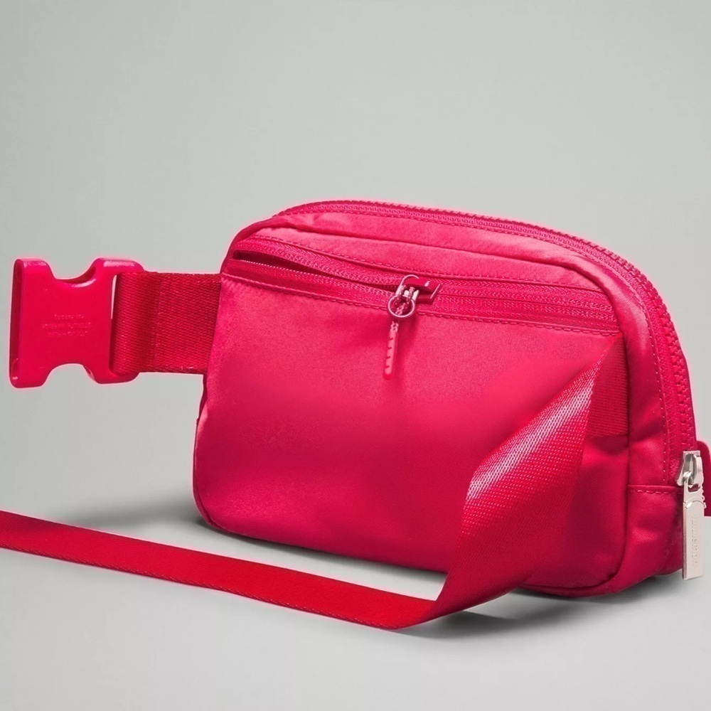 Limited Edition Lululemon Cherry Mist belt bag - Picture 5 of 13